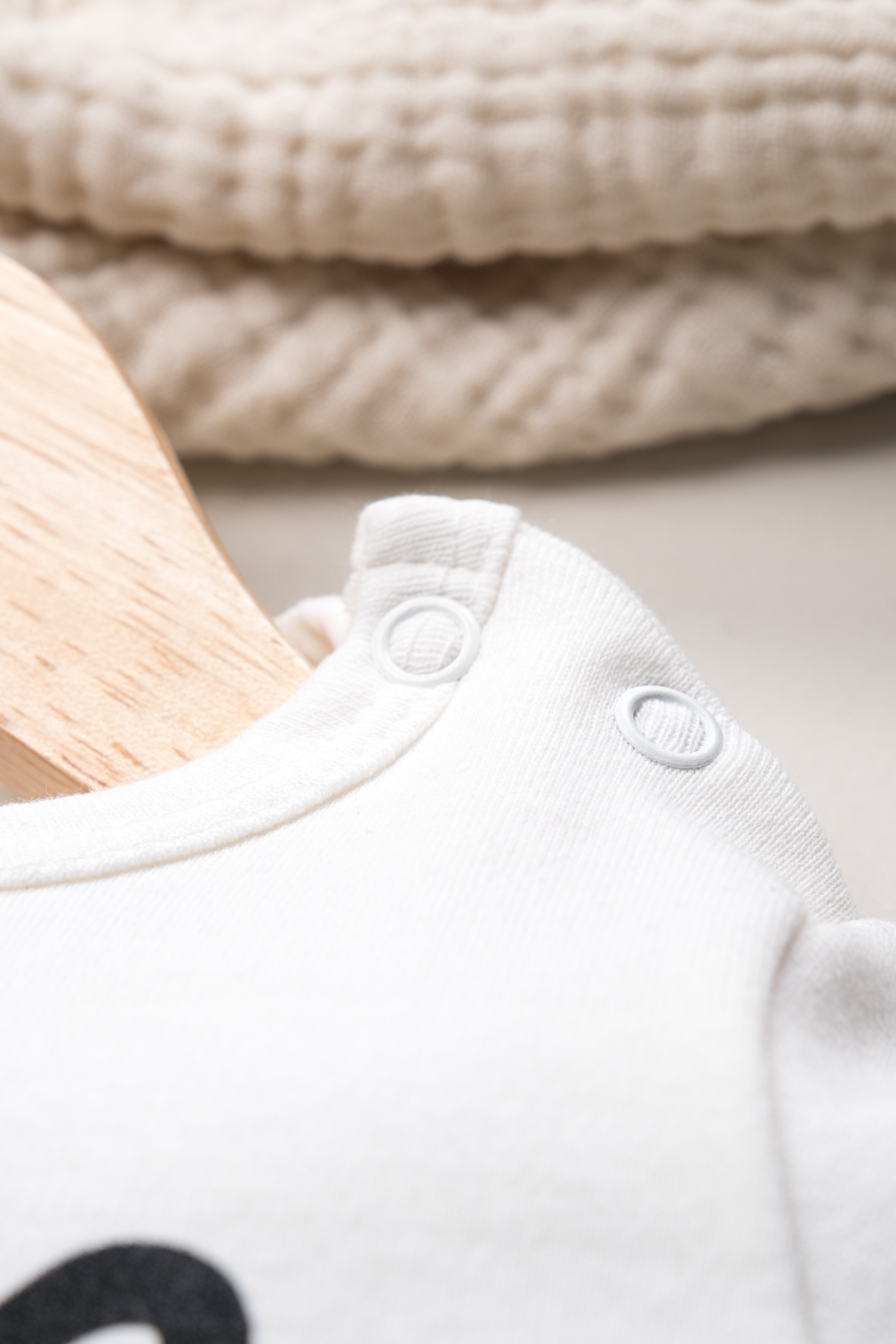 Unisex Organik Beyaz Anne Baba Baskılı Yandan Çıt Çıtlı 0-12 Ay Bebek Tulum