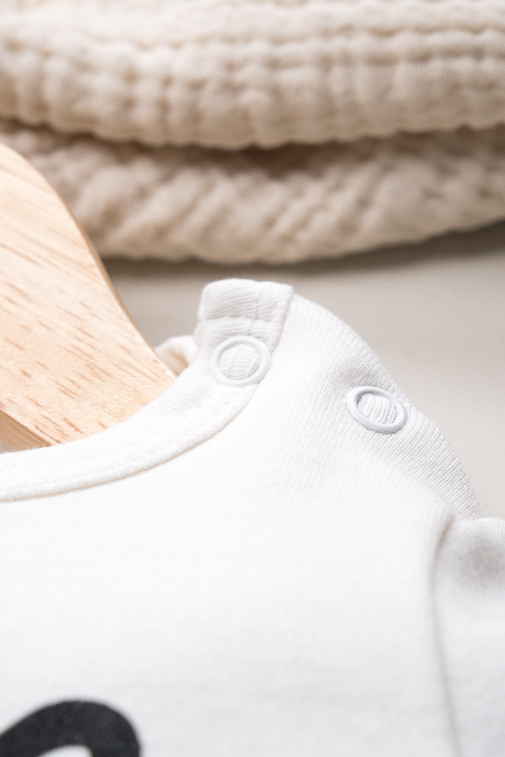 Unisex Organik Beyaz Anne Baba Baskılı Yandan Çıt Çıtlı 0-12 Ay Bebek Tulum