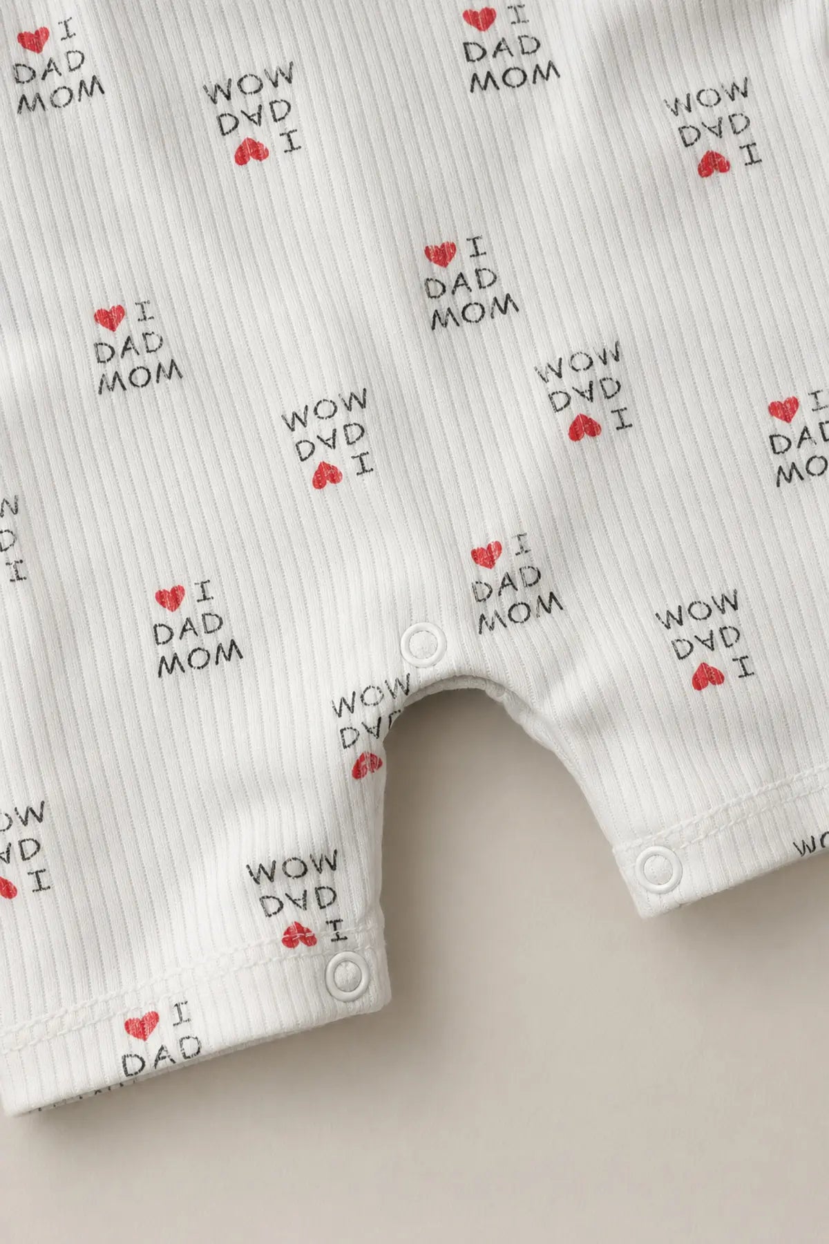 Unisex Bebek Organik Pamuklu Yazlık Kısa Kollu Fitilli Mom Dad Desenli Tulum 0-12 Ay