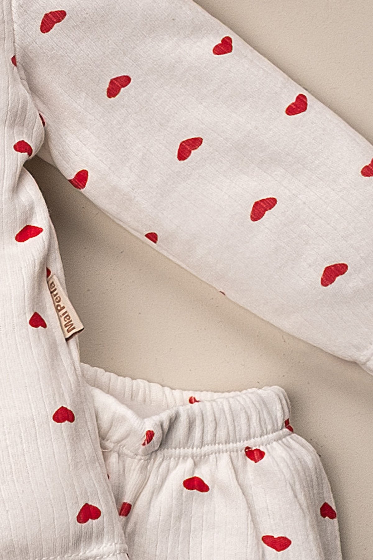 Küçük Kırmızı Kalp Desenli Organik Pamuk 2'li Alt Üst Kız Bebek Takımı