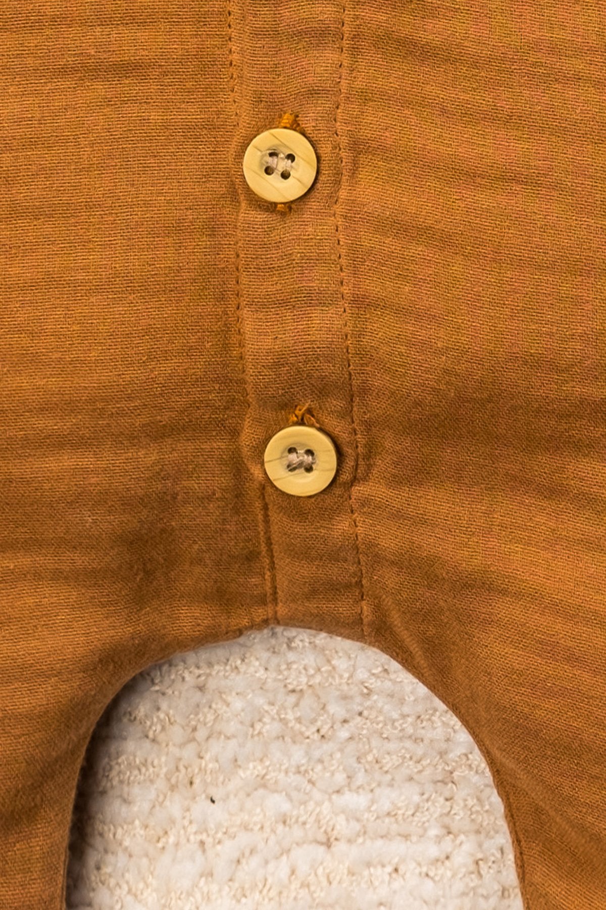 Organik Pamuk Müslin Kumaş Tahta Düğmeli Cepli Tulum