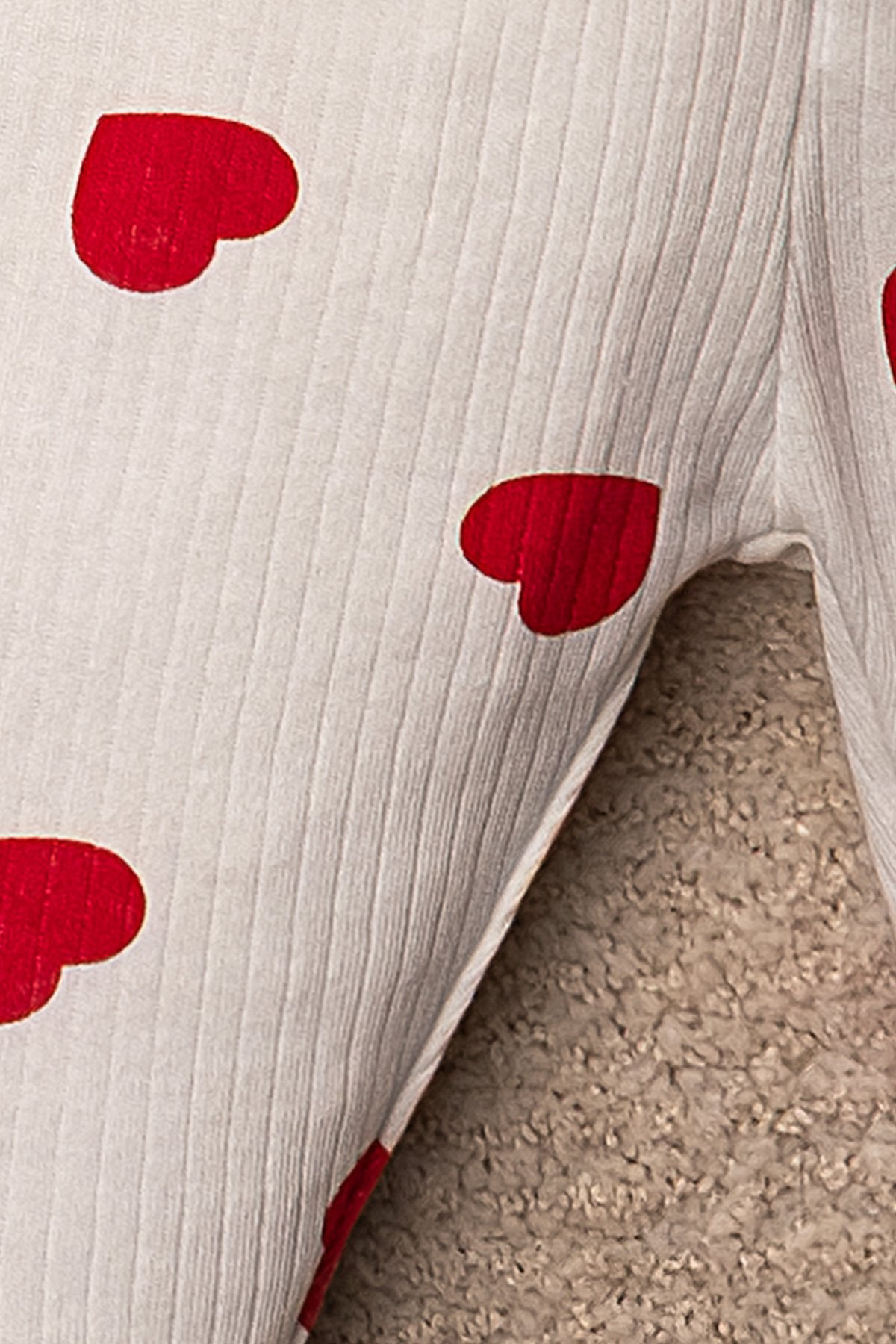 Küçük Kırmızı Kalp Desenli Organik Pamuk 2'li Alt Üst Kız Bebek Takımı