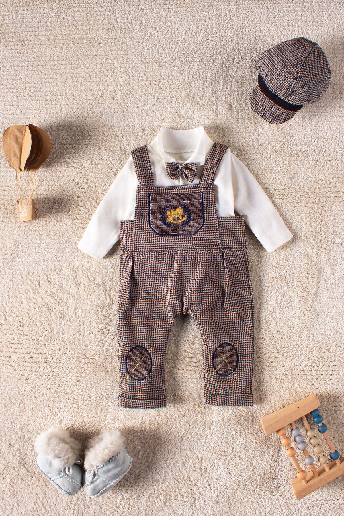 At Nakışlı Kasketli 3 Parça Bebek Takım