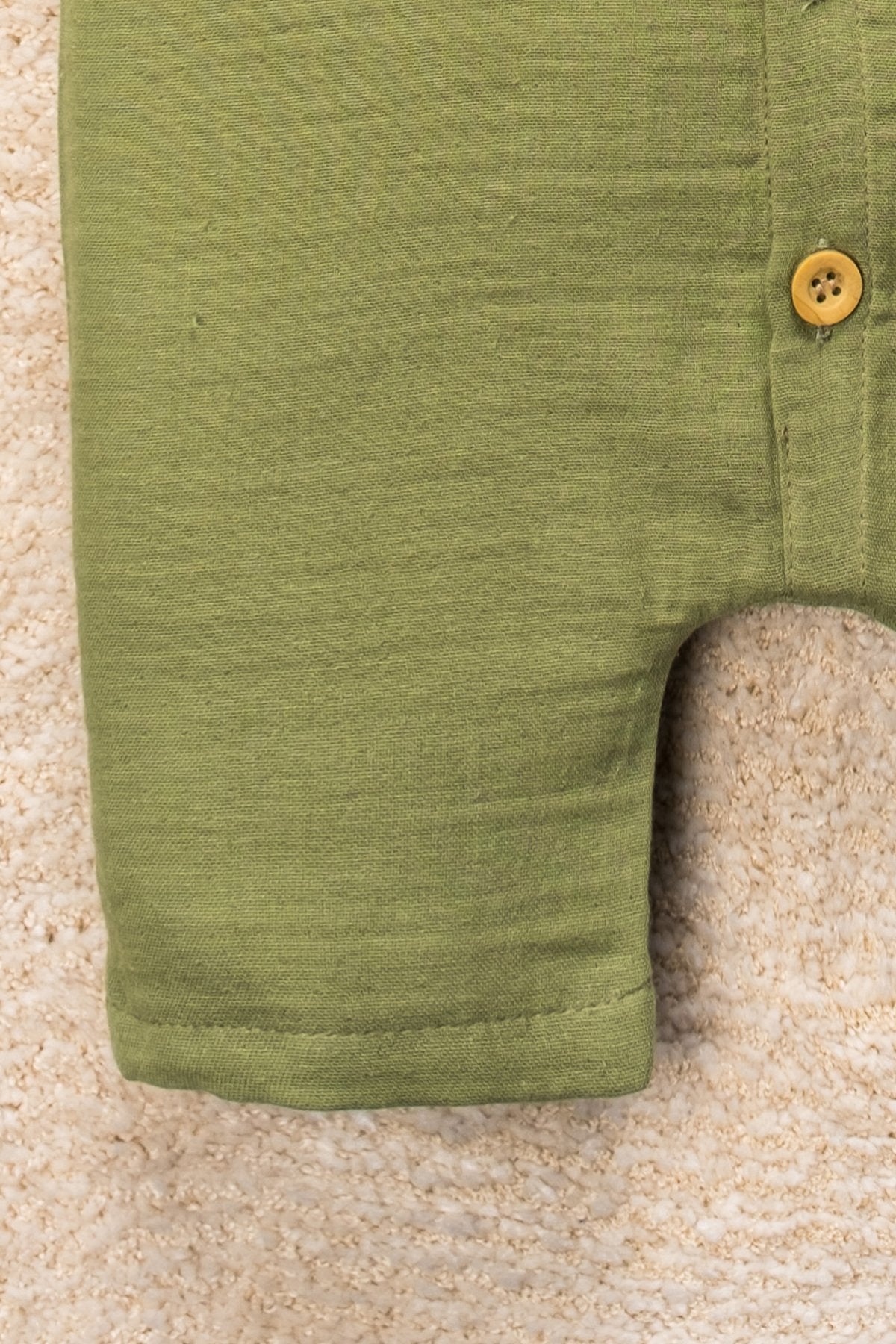 Organik Pamuk Müslin Kumaş Tahta Düğmeli Cepli Tulum