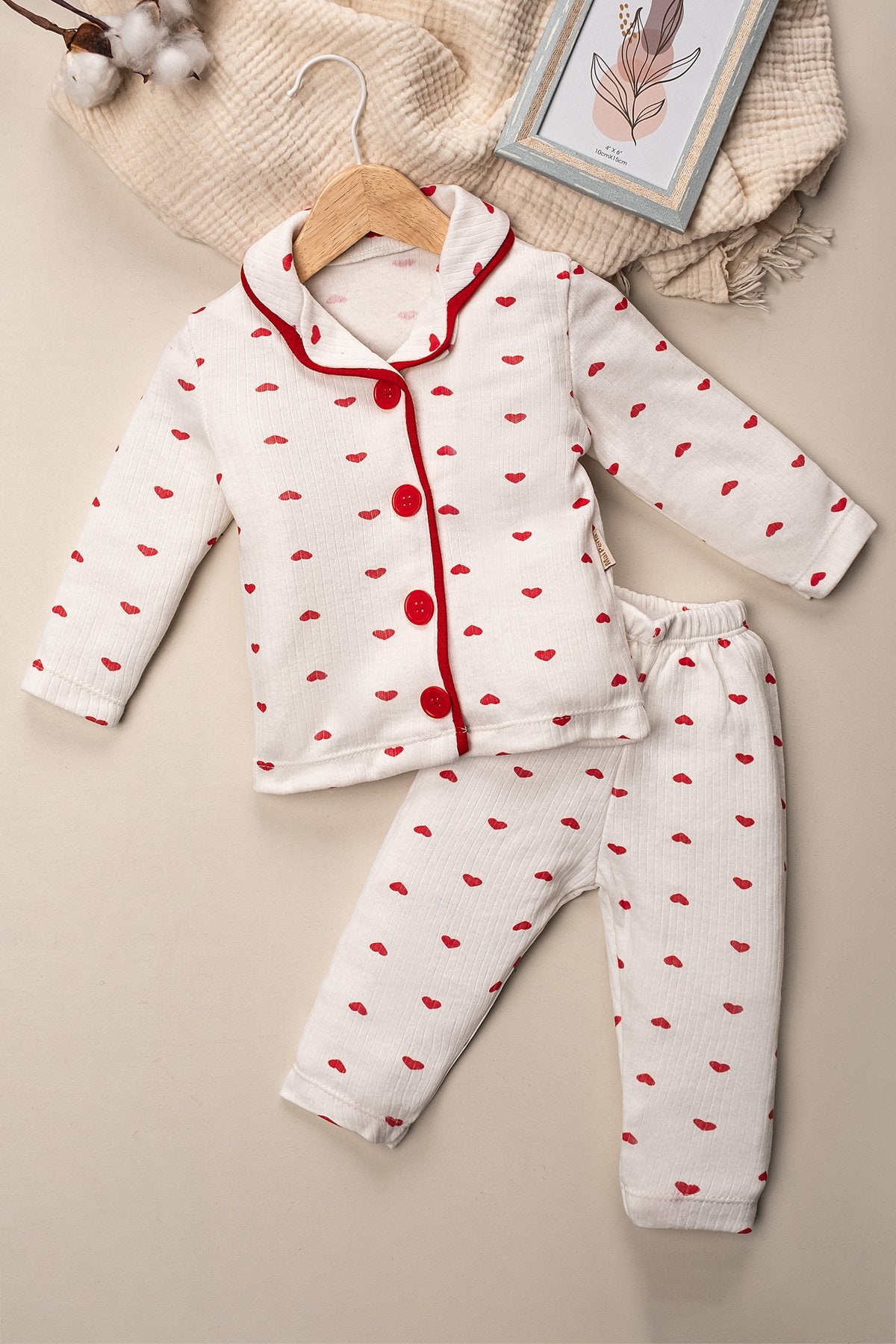 Küçük Kırmızı Kalp Desenli Organik Pamuk 2'li Alt Üst Kız Bebek Takımı
