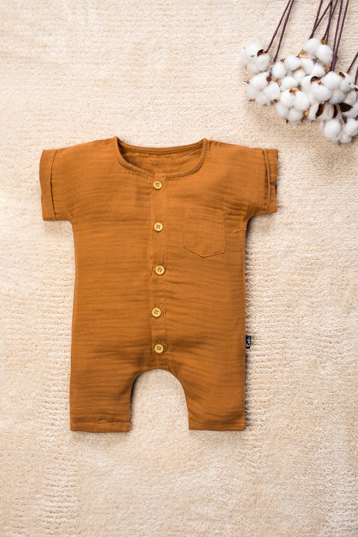 Organik Pamuk Müslin Kumaş Tahta Düğmeli Cepli Tulum