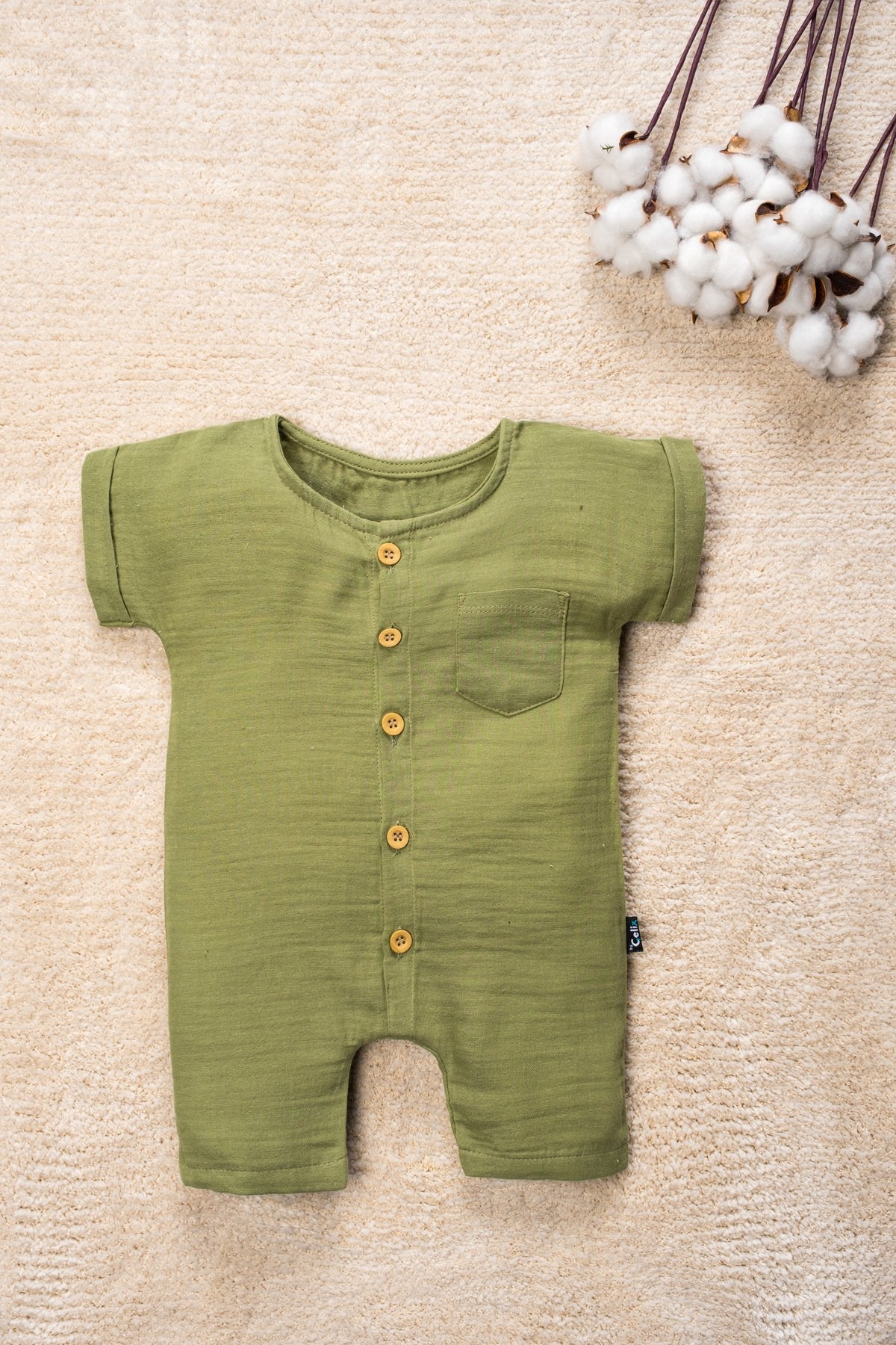 Organik Pamuk Müslin Kumaş Tahta Düğmeli Cepli Tulum