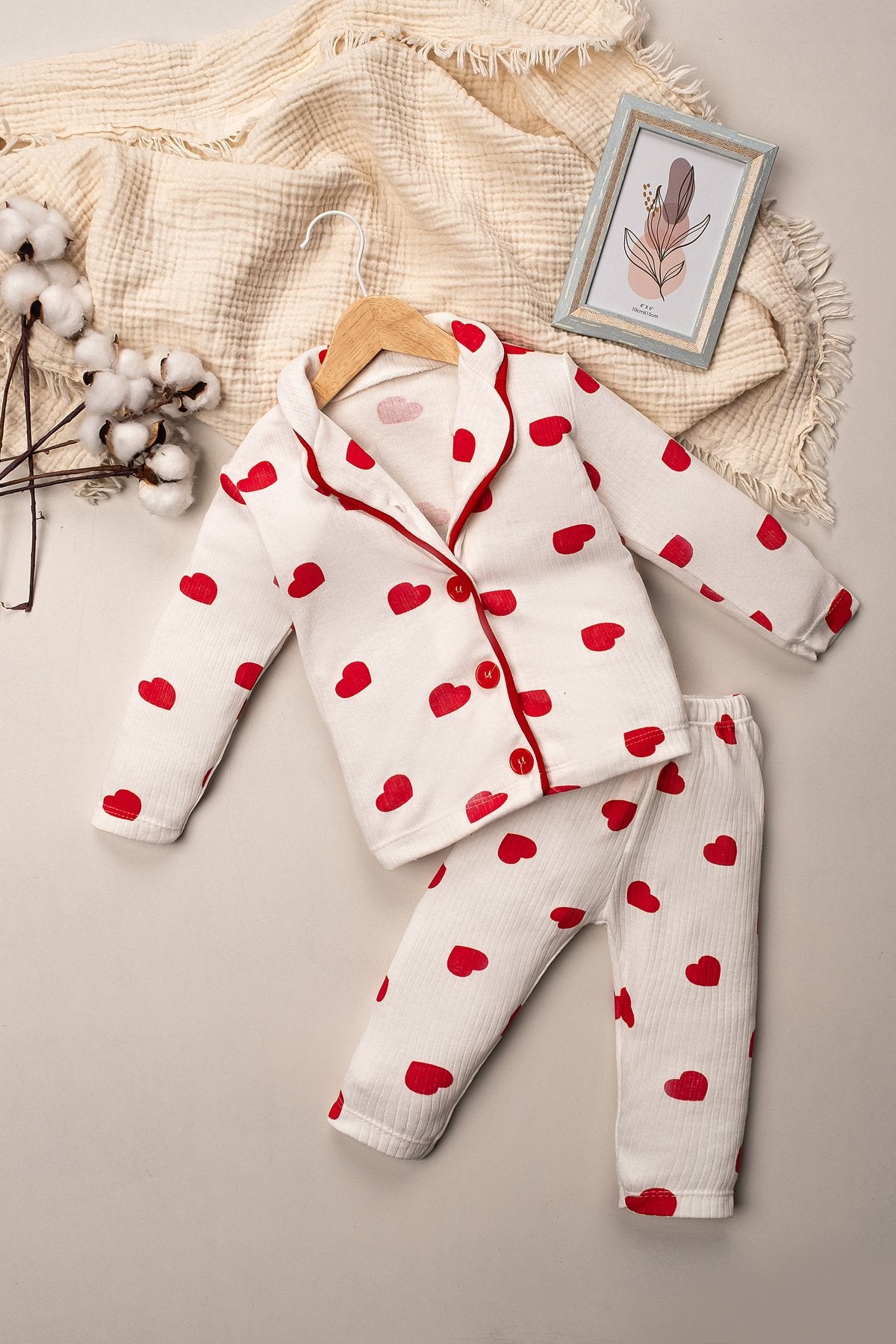 Küçük Kırmızı Kalp Desenli Organik Pamuk 2'li Alt Üst Kız Bebek Takımı