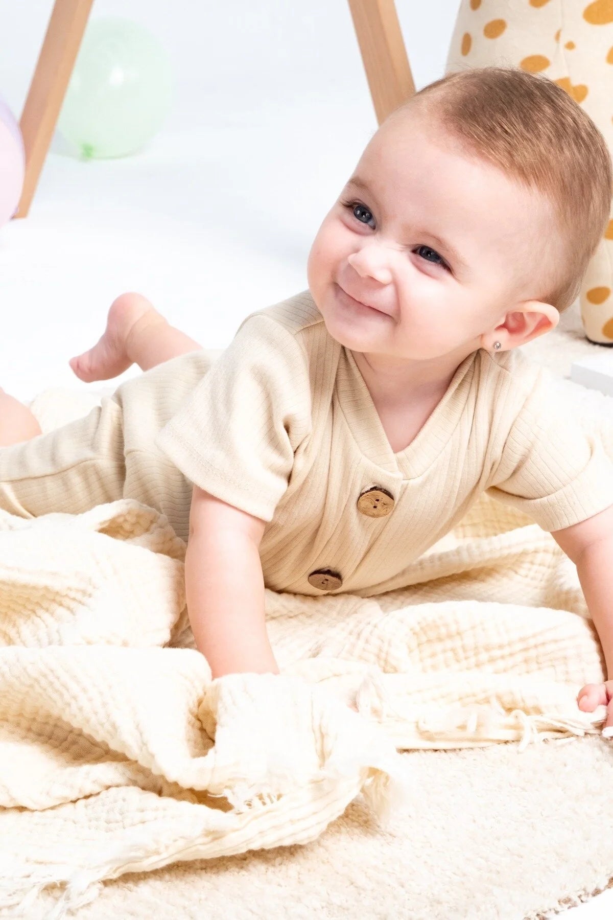 Unisex Kısa Kollu Tahta Düğmeli Organik Tulum Bebek Takım